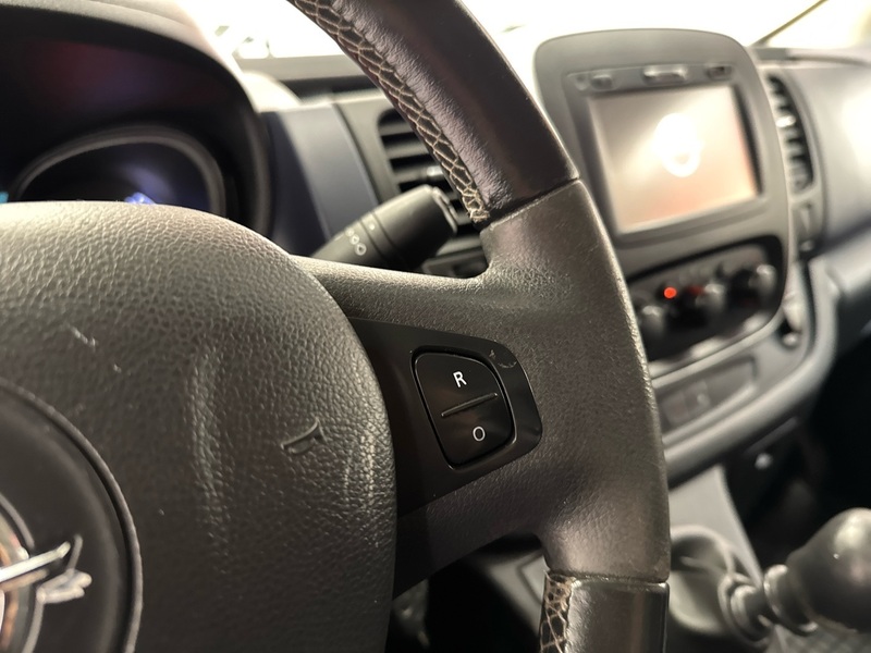 Opel Vivaro vaihtoauto