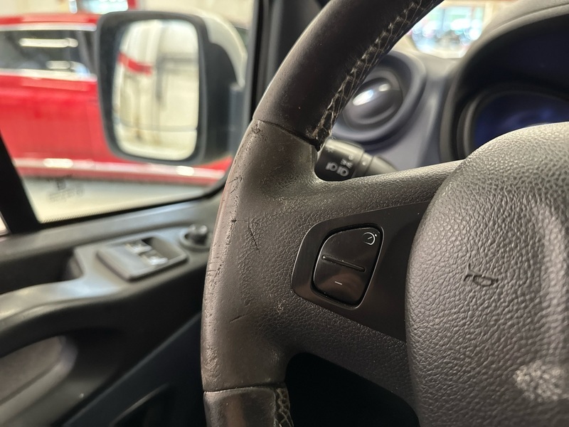 Opel Vivaro vaihtoauto