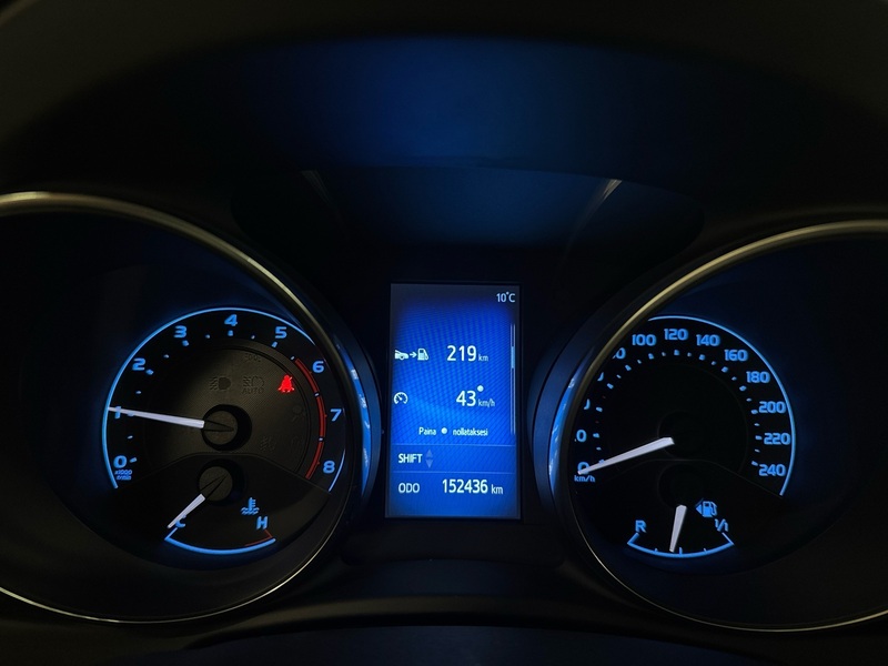 Toyota Auris vaihtoauto