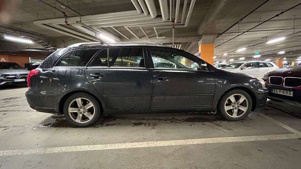 Toyota Avensis vaihtoauto