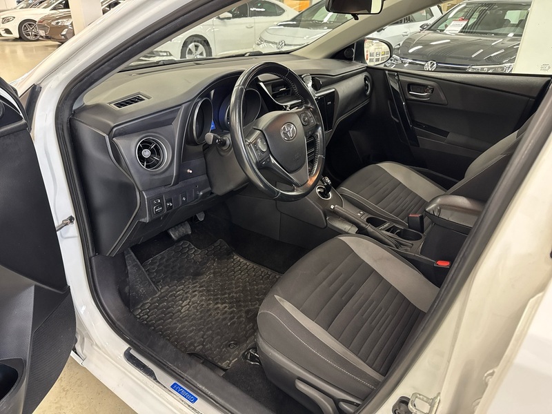 Toyota Auris vaihtoauto