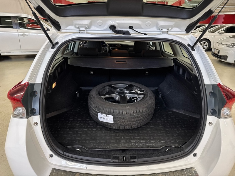 Toyota Auris vaihtoauto