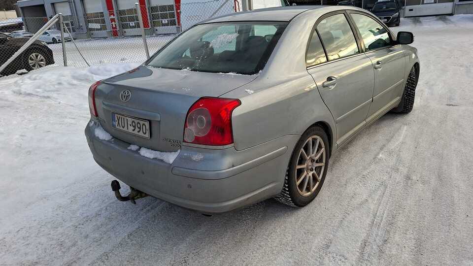Toyota Avensis vaihtoauto