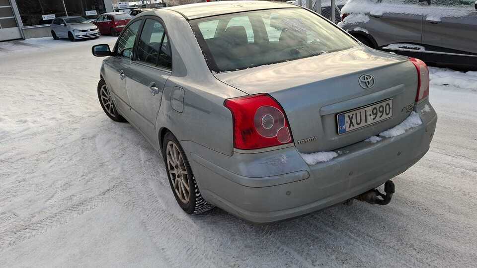 Toyota Avensis vaihtoauto