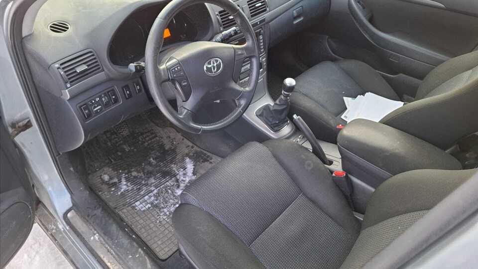 Toyota Avensis vaihtoauto