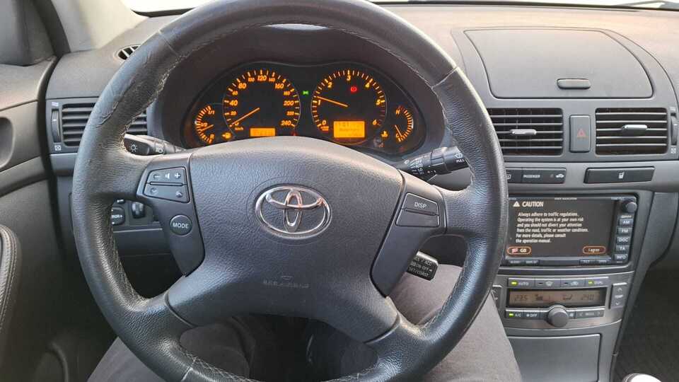 Toyota Avensis vaihtoauto