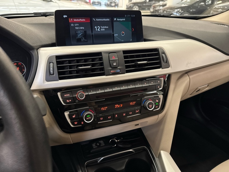 BMW 320 vaihtoauto