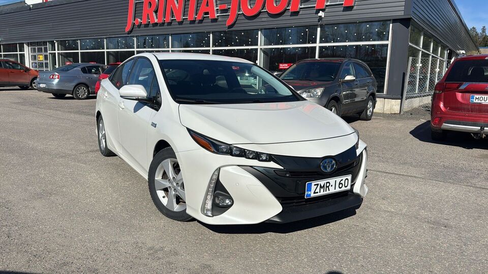 Toyota Prius Plug-in vaihtoauto