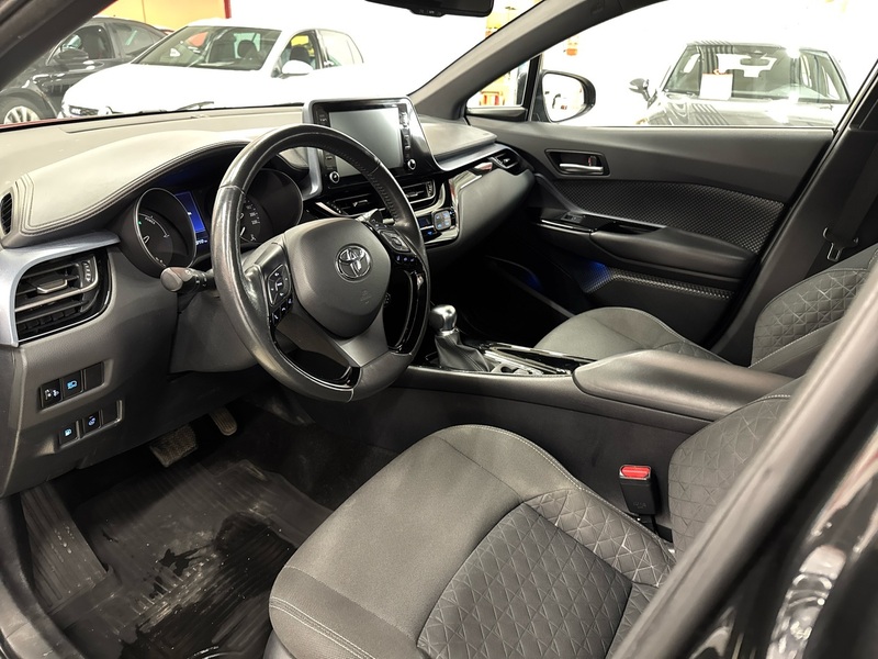 Toyota C-HR vaihtoauto