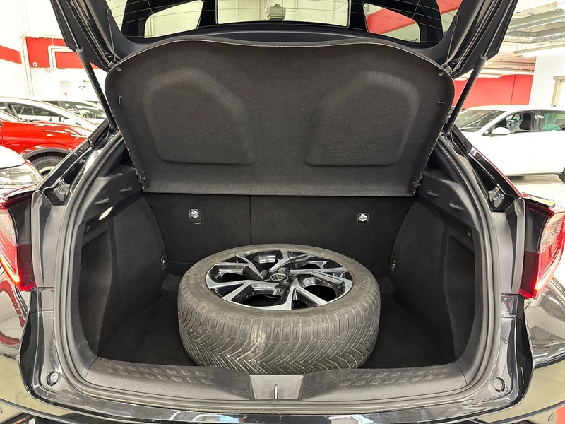 Toyota C-HR vaihtoauto