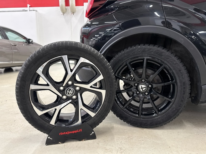 Toyota C-HR vaihtoauto