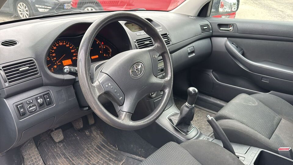 Toyota Avensis vaihtoauto