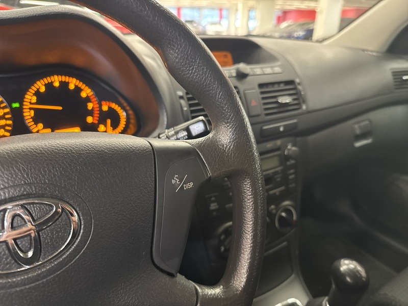 Toyota Avensis vaihtoauto