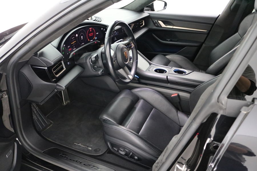 Porsche Taycan vaihtoauto