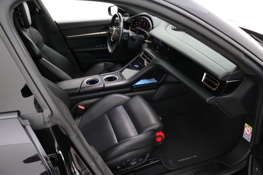 Porsche Taycan vaihtoauto