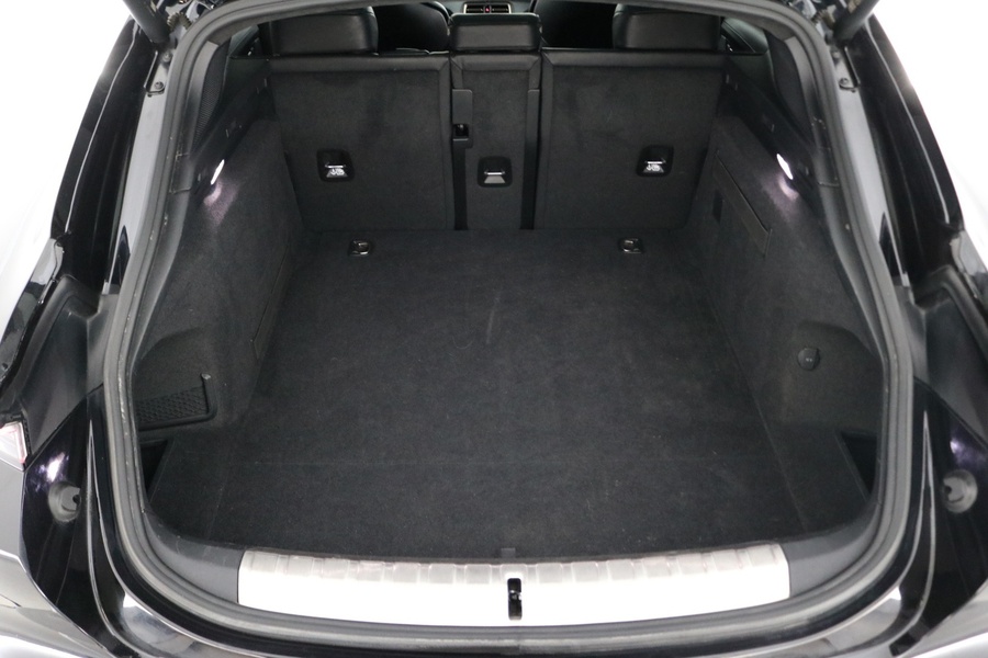 Porsche Taycan vaihtoauto