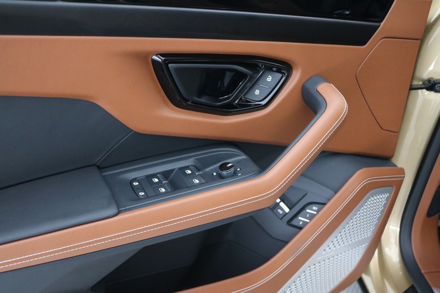 Lamborghini Urus vaihtoauto