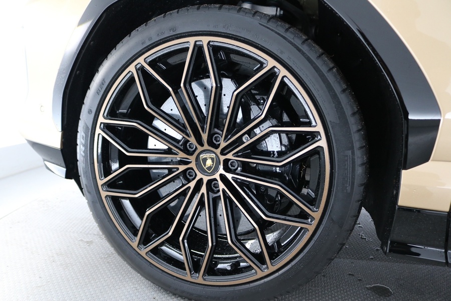 Lamborghini Urus vaihtoauto