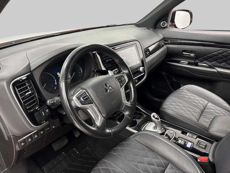 Mitsubishi Outlander PHEV vaihtoauto