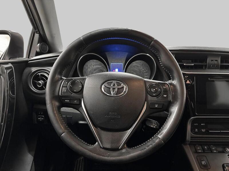 Toyota Auris vaihtoauto