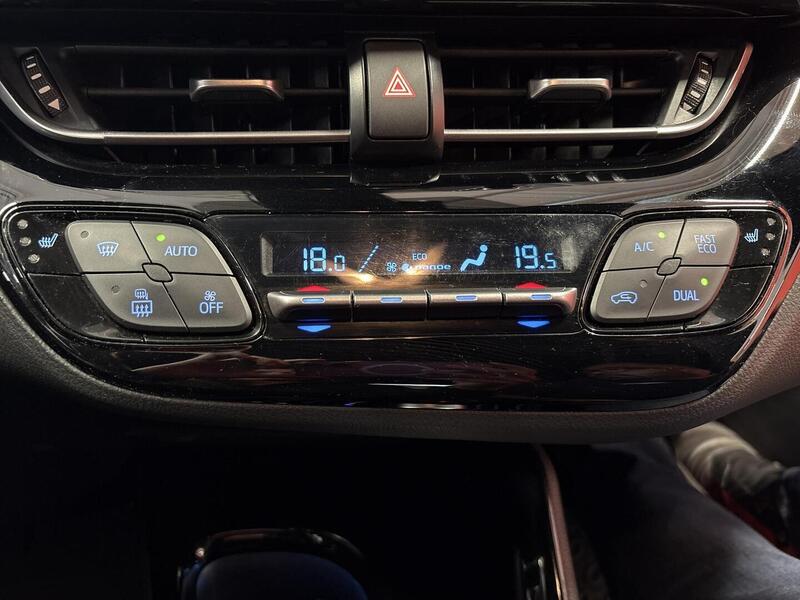 Toyota C-HR vaihtoauto