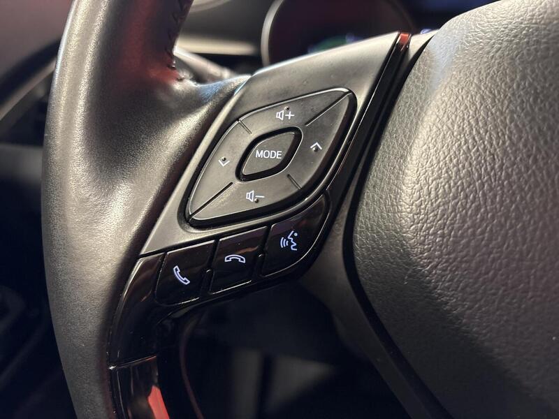 Toyota C-HR vaihtoauto