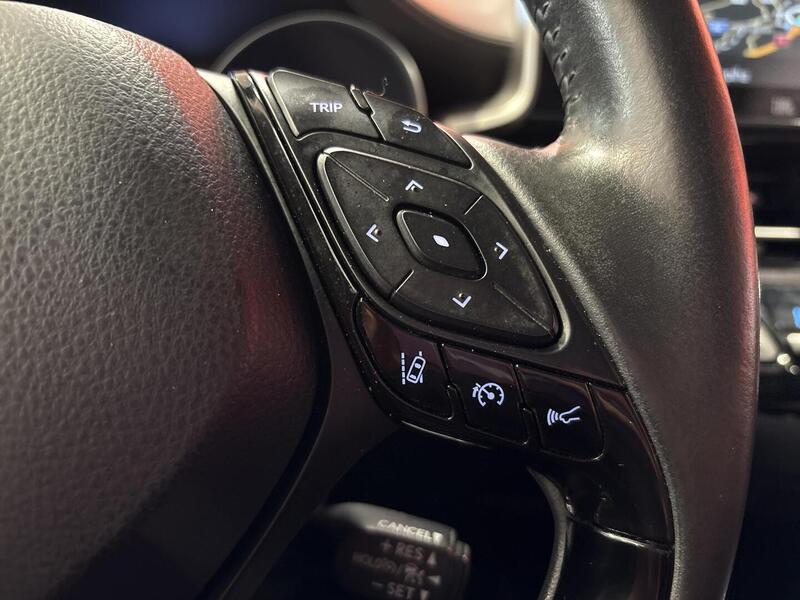 Toyota C-HR vaihtoauto