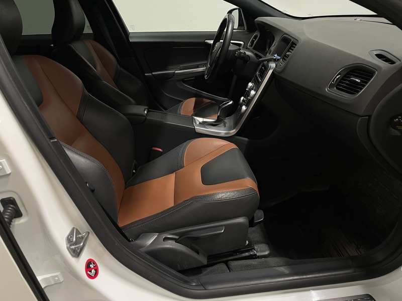 Volvo V60 Cross Country vaihtoauto