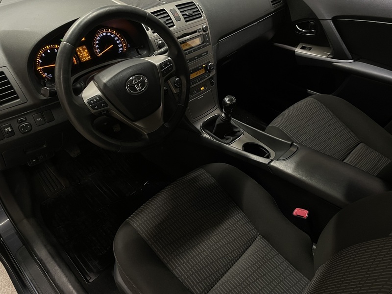 Toyota Avensis vaihtoauto