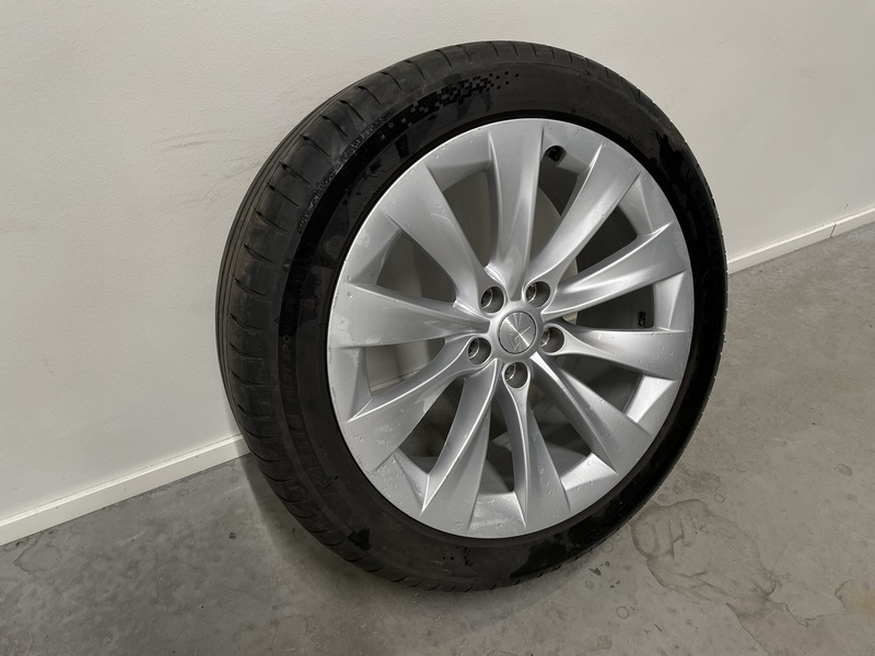 Tesla Model X vaihtoauto