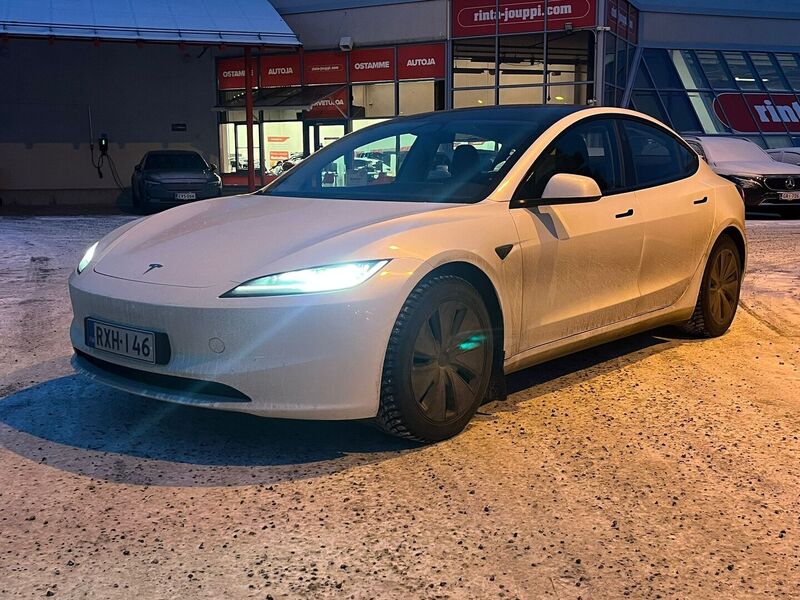 Tesla Model 3 vaihtoauto