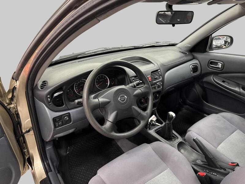 Nissan Almera vaihtoauto