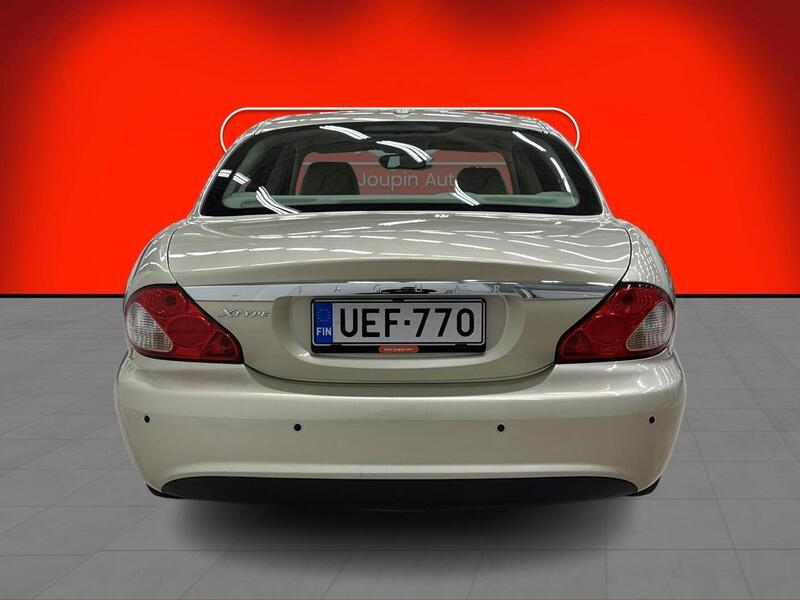 Jaguar X-Type vaihtoauto