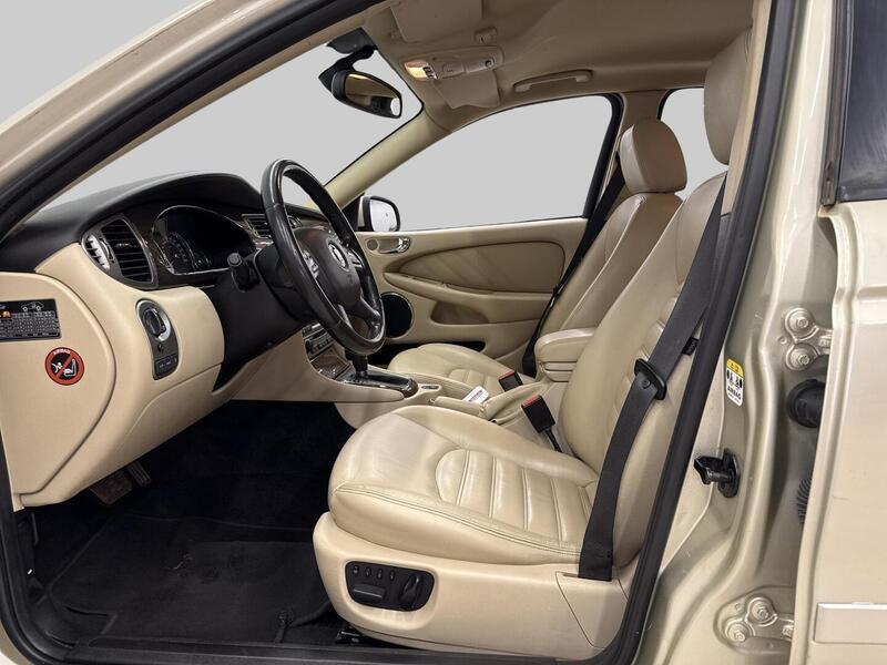 Jaguar X-Type vaihtoauto