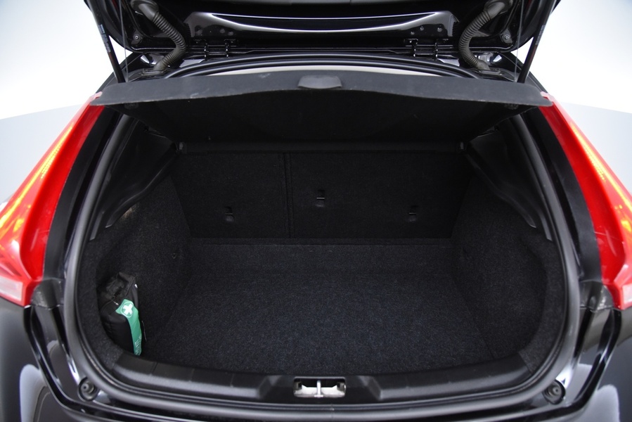 Volvo V40 Cross Country vaihtoauto