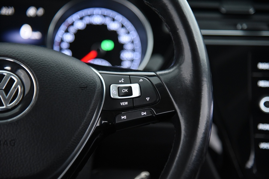 Volkswagen Touran vaihtoauto