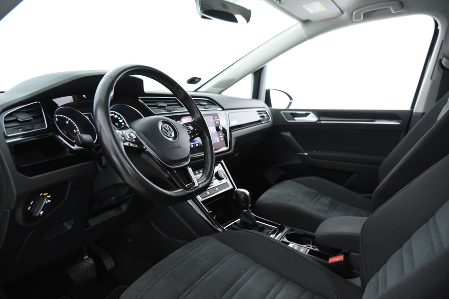 Volkswagen Touran vaihtoauto