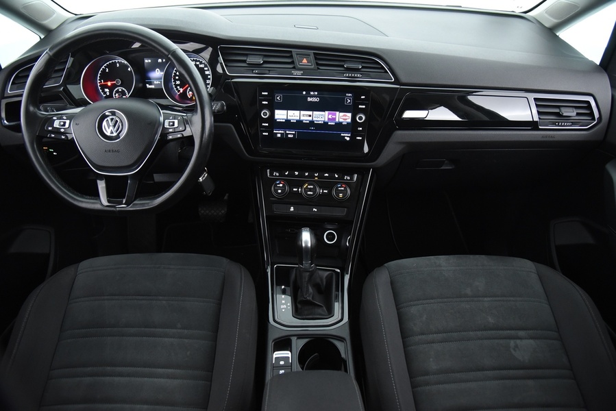 Volkswagen Touran vaihtoauto