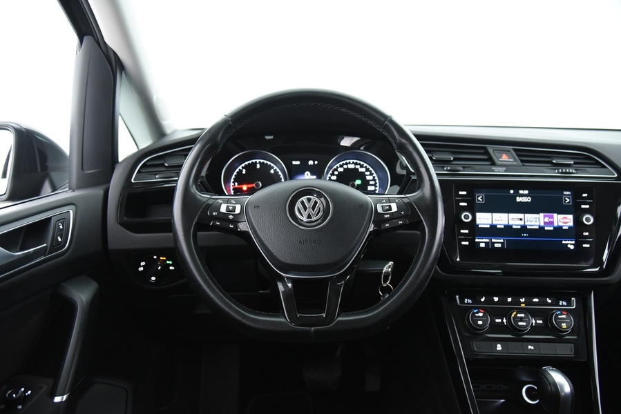 Volkswagen Touran vaihtoauto
