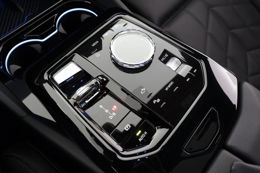 BMW i5 M60 vaihtoauto