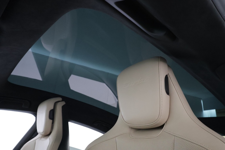 Porsche Taycan vaihtoauto