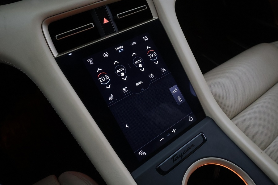 Porsche Taycan vaihtoauto