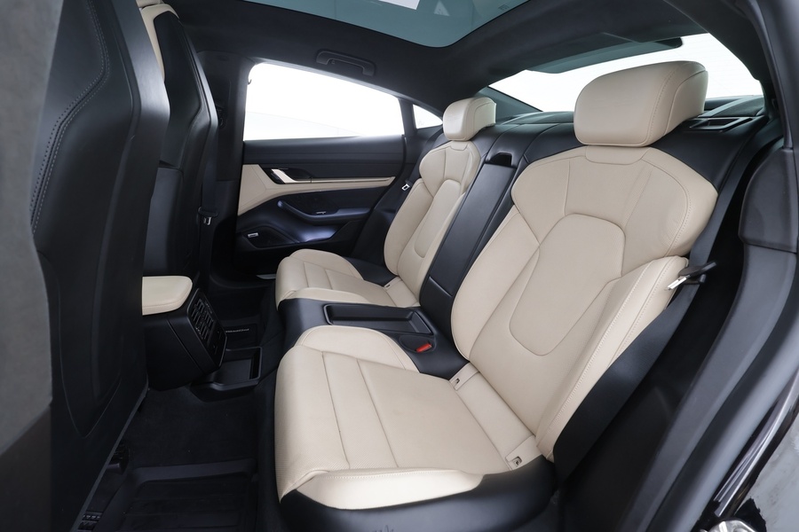 Porsche Taycan vaihtoauto