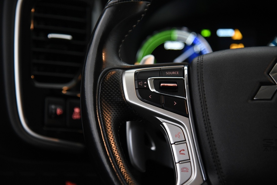 Mitsubishi Outlander PHEV vaihtoauto