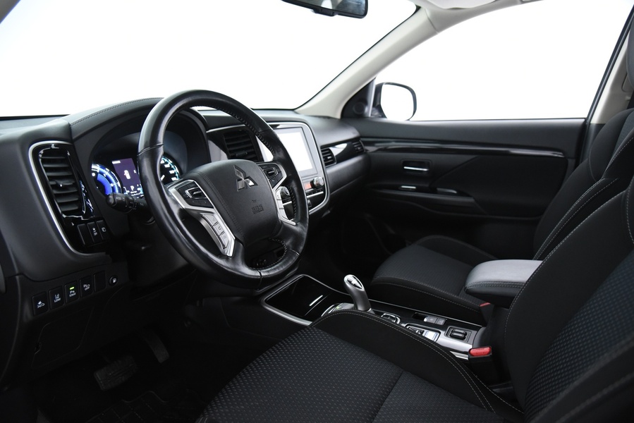 Mitsubishi Outlander PHEV vaihtoauto