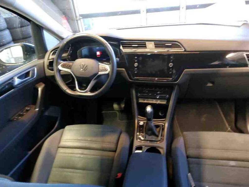 Volkswagen Touran vaihtoauto