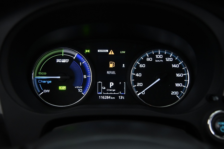 Mitsubishi Outlander PHEV vaihtoauto