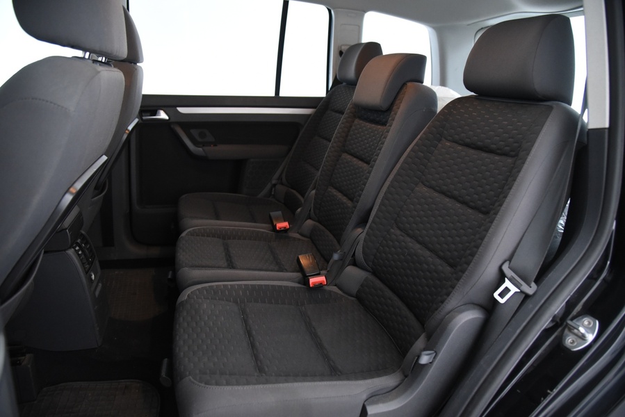 Volkswagen Touran vaihtoauto