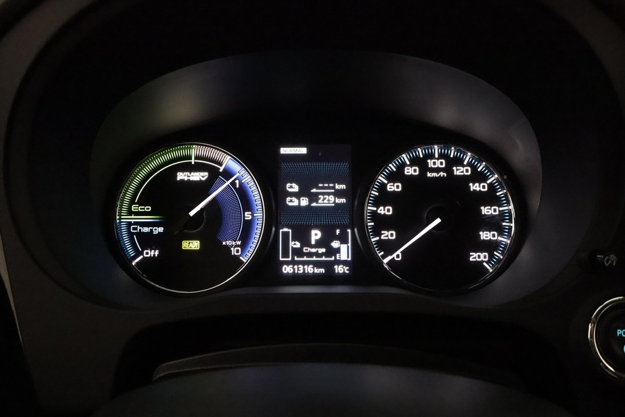 Mitsubishi Outlander PHEV vaihtoauto