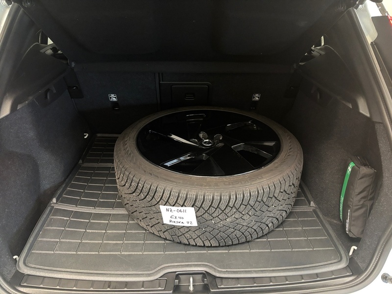 Volvo EX40 vaihtoauto